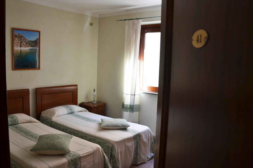 Hotel Da Paolino Trinità dʼAgultu Exteriör bild