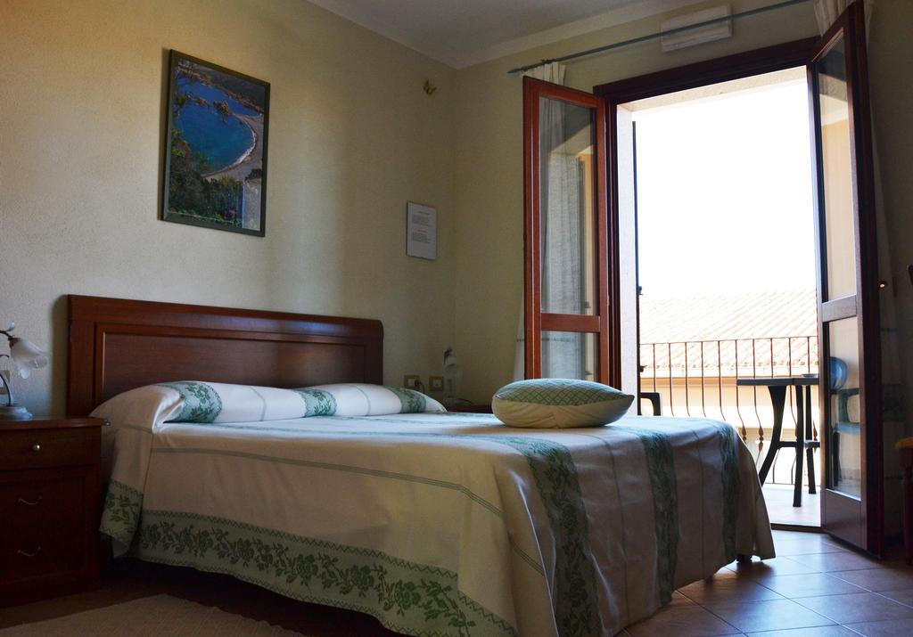 Hotel Da Paolino Trinità dʼAgultu Exteriör bild