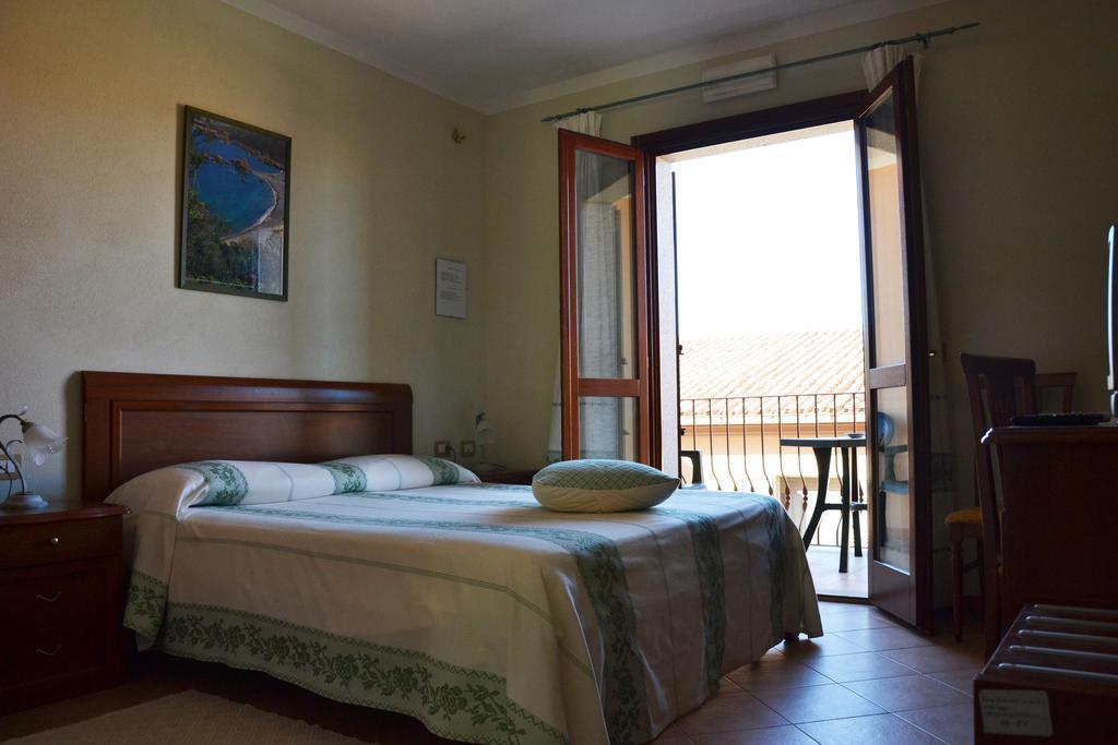 Hotel Da Paolino Trinità dʼAgultu Exteriör bild